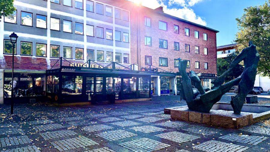 Söders torg me kött och fiskrestauranger.